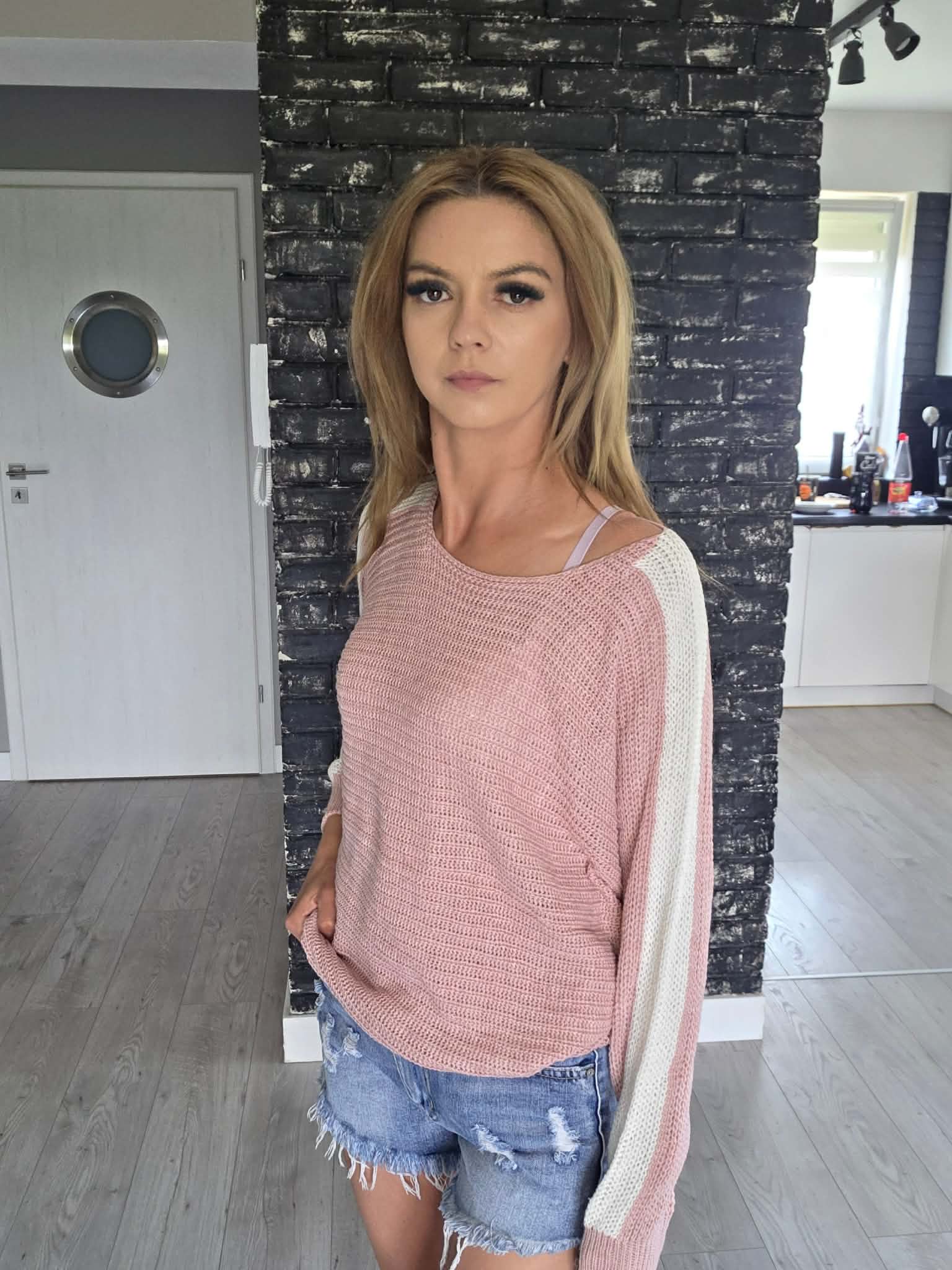 Sweter różowy oversize