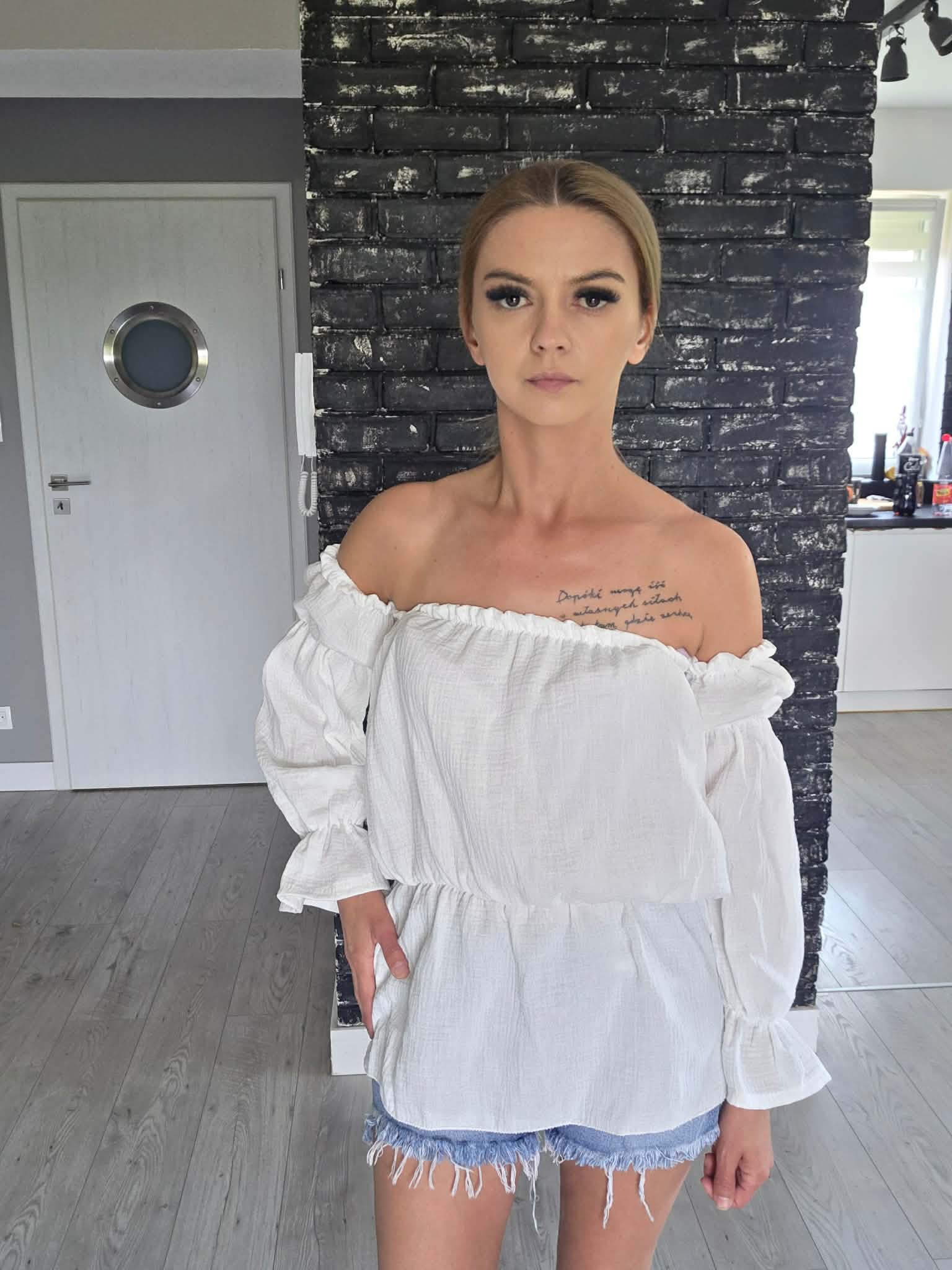 Bluzka biała off-shoulder